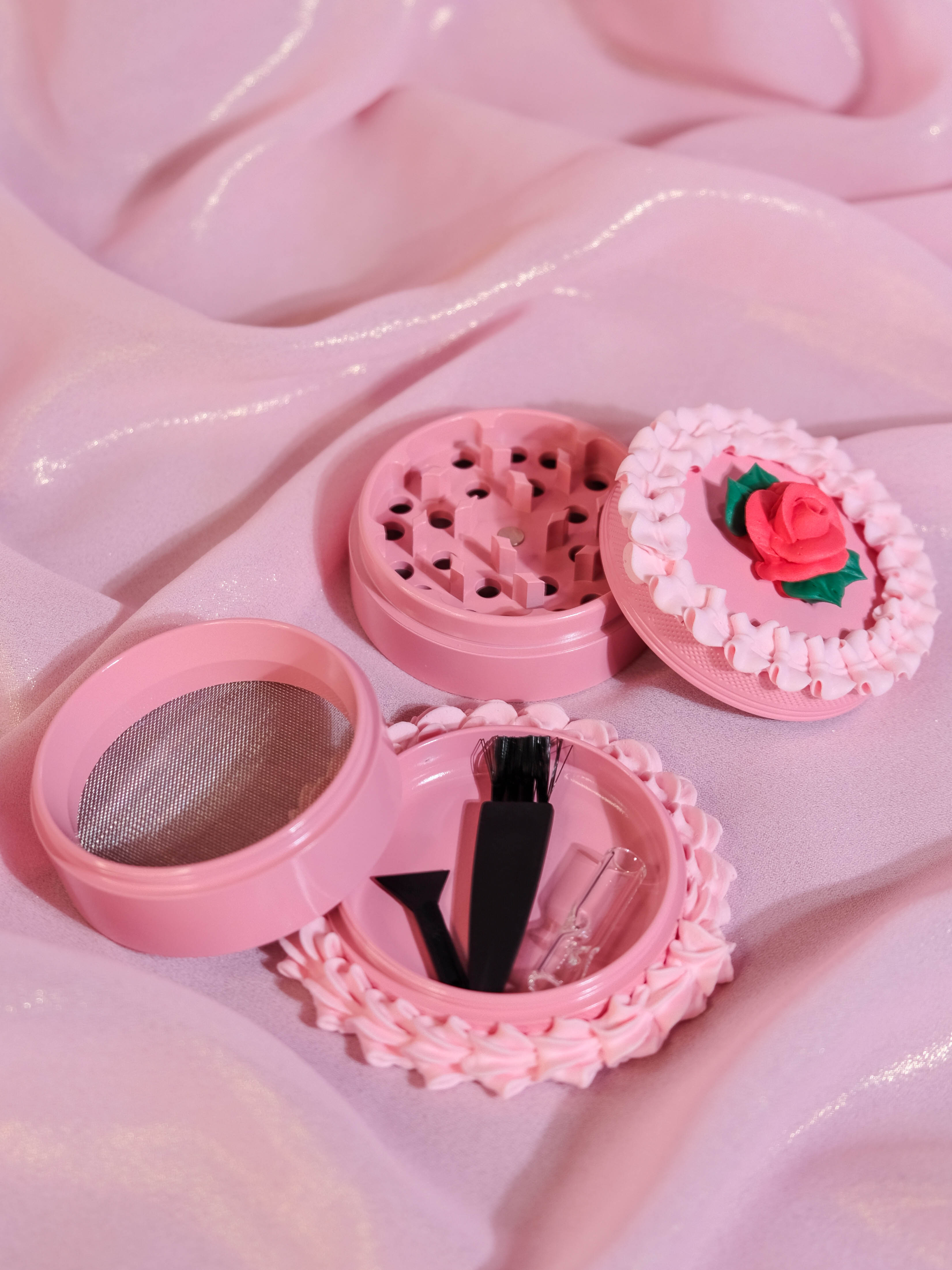 Red Rosette Vintage Cake - Grinder – 10pm Bake