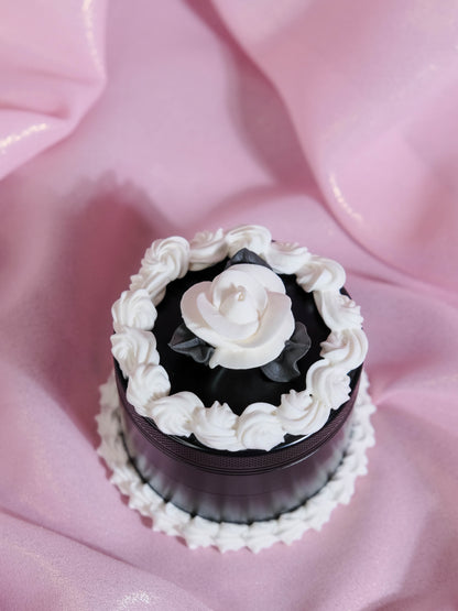 White Rosette Vintage Cake - Grinder