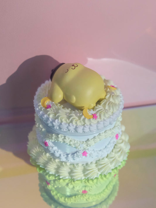 Pompompurin Day Dreaming Cake - Grinder