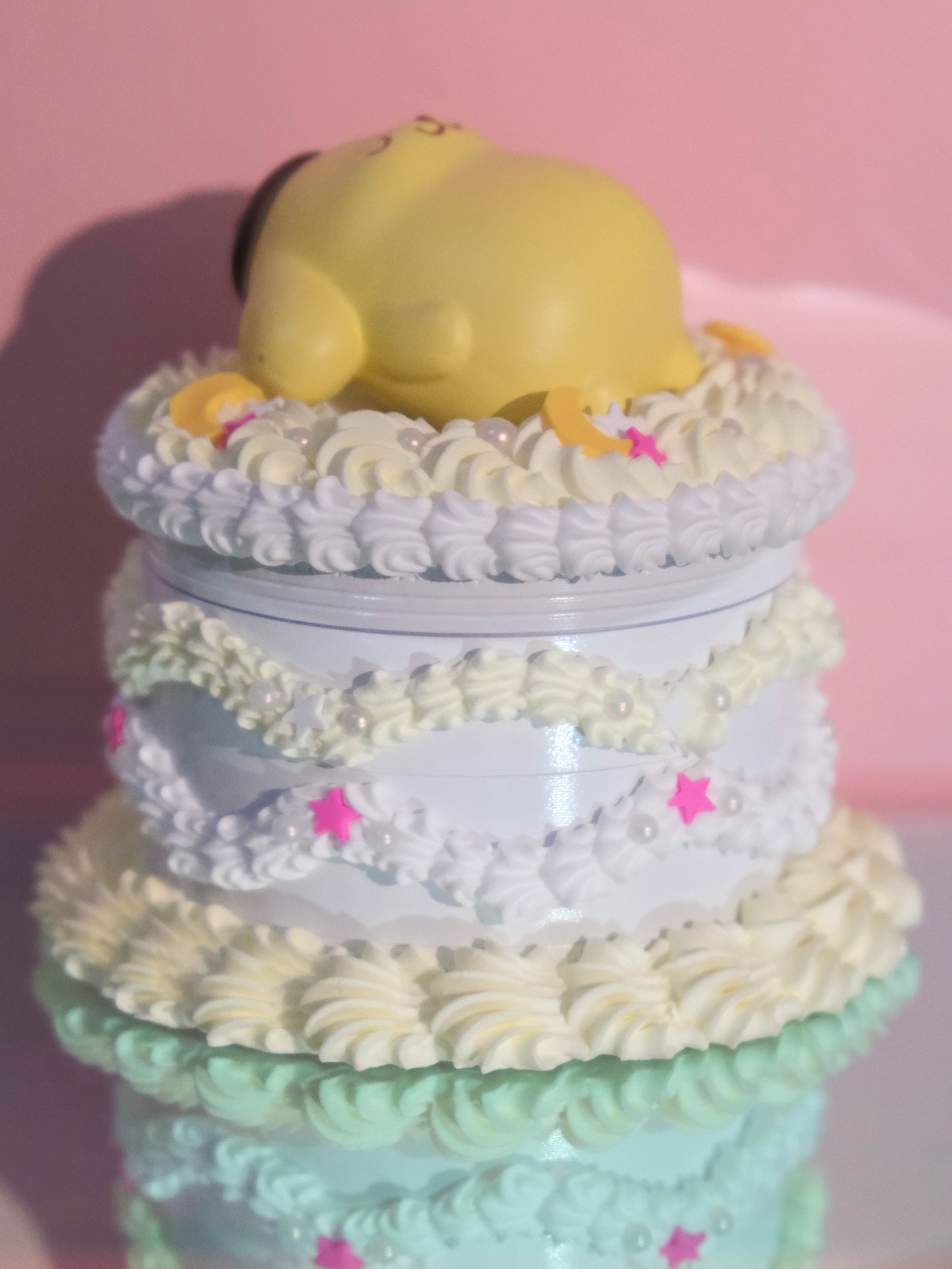 Pompompurin Day Dreaming Cake - Grinder