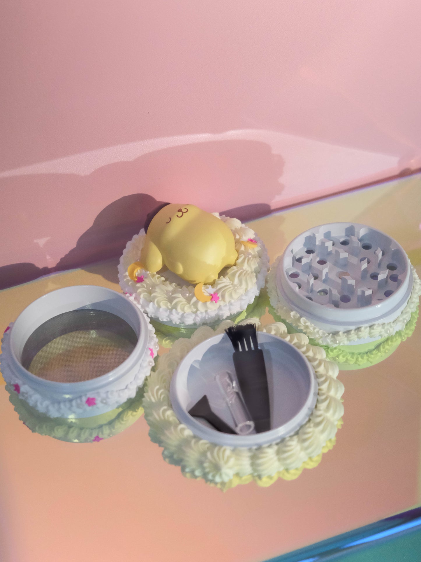 Pompompurin Day Dreaming Cake - Grinder