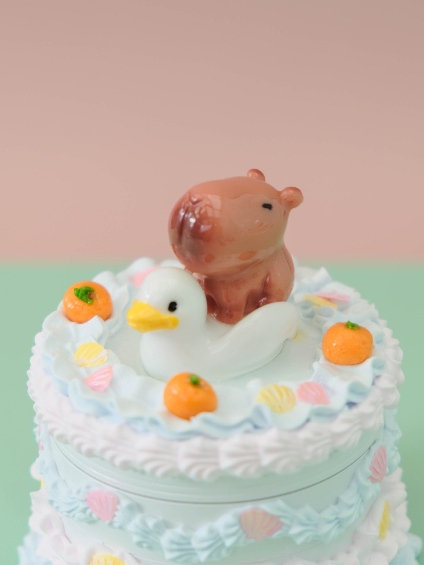 Capybara Hitchhike on Duckie - Grinder