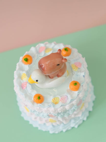 Capybara Hitchhike on Duckie - Grinder