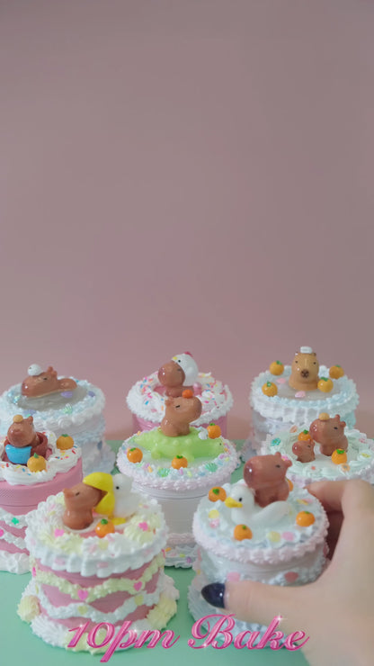 Capybara Hitchhike on Duckie - Grinder